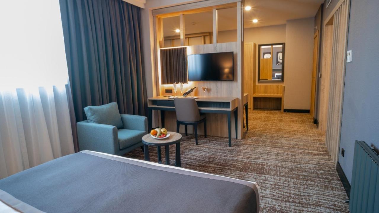 Mayi Hotel Istanboel Buitenkant foto